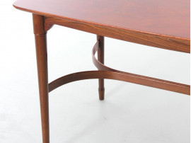 table basse scandinave en noyer