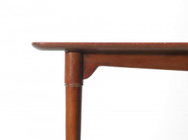 table basse scandinave en noyer