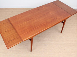 Mid-Century modern dining table in teak by Niels Møller 6/10 seats.