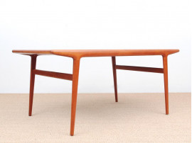 Mid-Century modern dining table in teak by Niels Møller 6/10 seats.