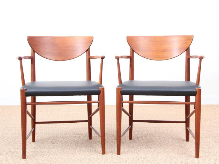 paire de fauteuils scandinaves en teck et cuir modele 317 