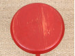 Tabouret scandinave tripode rouge. 