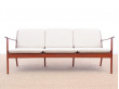 Banquette scandinave 3 places modèle PJ112 en teck. 