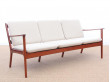 Banquette scandinave 3 places modèle PJ112 en teck. 