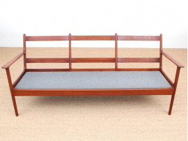 Banquette scandinave 3 places modèle PJ112 en teck. 