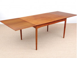 Mid-Century modern dining table in teak by Borge Mogensen, 6/10 seats. 