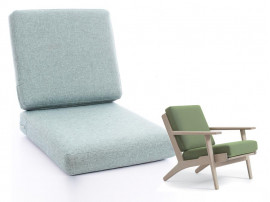 Jeu de coussins, assise et dossier, pour fauteuil Getama GE 290 de Hans Wegner. 