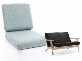 Jeu de coussins, assise et dossier, pour canapé 2 places Getama GE 290 de Hans Wegner. 