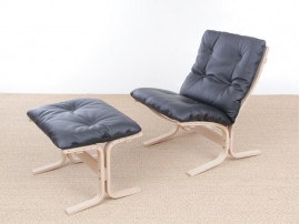 Mid modern century Siesta Classic armchair, low back by Ingmar Relling. New edition.