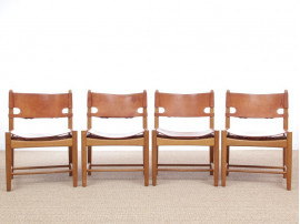 Suite de 4 chaises scandinaves  Modèle 3237