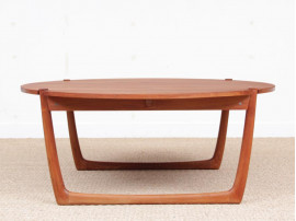 Mid-Century  modern scandinavian coffee table in solid teak by Peter Hvidt