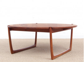 Mid-Century  modern scandinavian coffee table in solid teak by Peter Hvidt