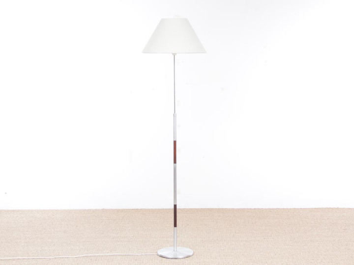 Lampadaire scandinave en palissandre de Rio et aluminium.