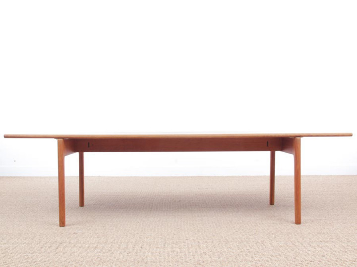 Mid-Century  modern scandinavian coffee table in solid oak by Hans Wegner