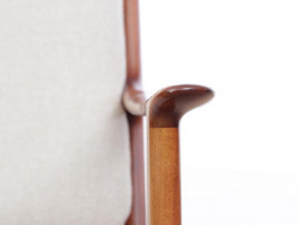 Paire de fauteuils scandinaves en acajou modele PJ 112