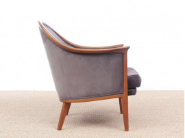 Paire de fauteuils scandinaves en noyer et alcantara