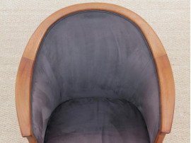 Paire de fauteuils scandinaves en noyer et alcantara