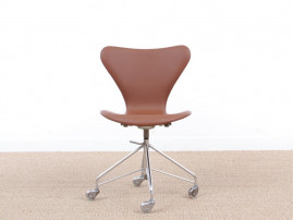 Mid-Century  modern scandinavian leather desk chair Model 3117 by Arne Jacobsen for Fritz Hansen