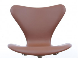 Mid-Century  modern scandinavian leather desk chair Model 3117 by Arne Jacobsen for Fritz Hansen