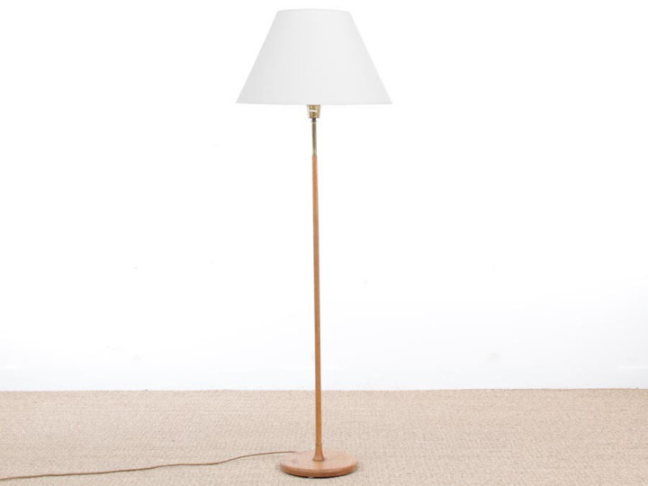 Mid-Century  modern scandinavian floor lamp in oak and brass