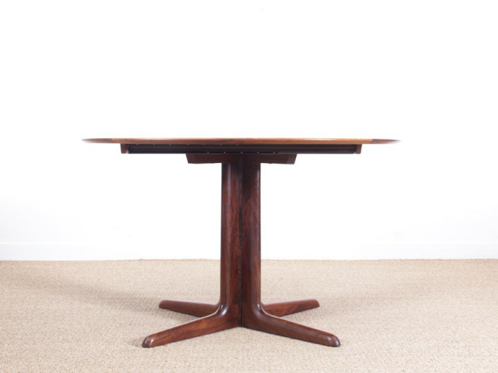 Mid-Century  modern scandinavian round dining table in Rio rosewood 6/10 seat