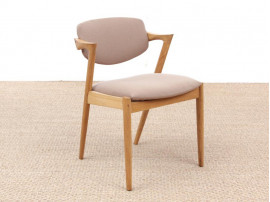 Suite de 8 chaises scandinaves en chêne, modèle 42