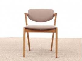 Suite de 8 chaises scandinaves en chêne, modèle 42