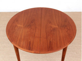 Mid-Century  modern scandinavian round dining table in teak, 4/8 seats