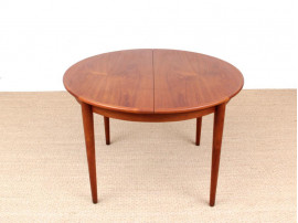 Mid-Century  modern scandinavian round dining table in teak, 4/8 seats