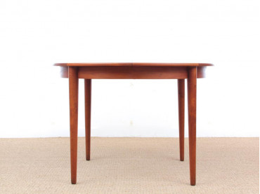 Mid-Century  modern scandinavian round dining table in teak, 4/8 seats