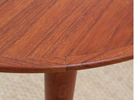 Mid-Century  modern scandinavian round dining table in teak, 4/8 seats