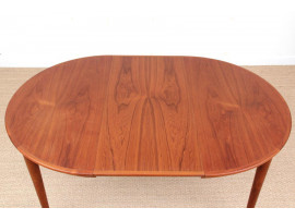 Mid-Century  modern scandinavian round dining table in teak, 4/8 seats