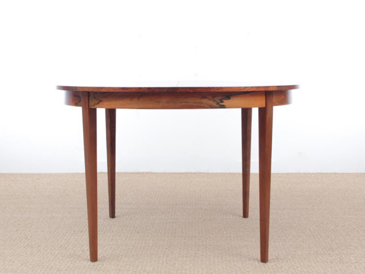 Mid-Century  modern scandinavian round dining table in Rio rosewood 6/8 seats