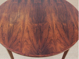 Mid-Century  modern scandinavian round dining table in Rio rosewood 6/8 seats