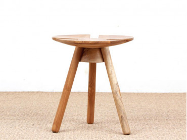 Tabouret scandinave tripode en teck.