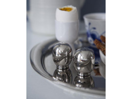 Set of 2 salt and pepper Super Egg grinders by Piet Hein. New edition.