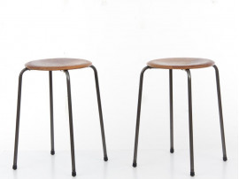 Paire de tabourets scandinaves en teck. 