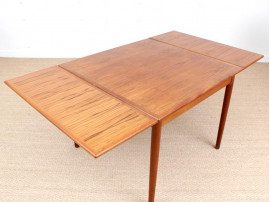 Mid-Century modern scandinavian square dining table. 4/6 seats.