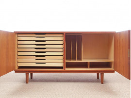 Mid-Century  modern scandinavian sideboard in teak by Poul Hundevad model  HU40/3T