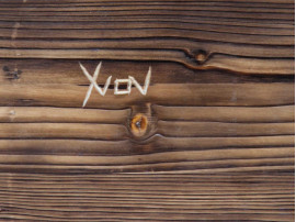 Console en pin et acier. Pièce unique signée du Sculpteur français Yvon