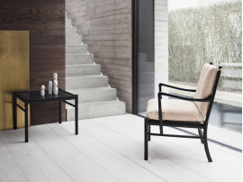 Fauteuil scandinave modèle Colonial OW 149 en chêne laqué noir ou naturel. Nouvelle édition. 