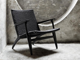 Fauteuil scandinave modèle CH 25 en chêne. Nouvelle édition. 