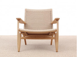 Fauteuil scandinave modèle CH 25 en chêne. Nouvelle édition. 