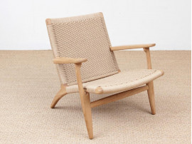 Fauteuil scandinave modèle CH 25 en chêne. Nouvelle édition. 