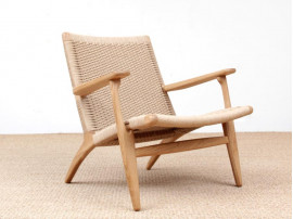 Fauteuil scandinave modèle CH 25 en chêne. Nouvelle édition. 