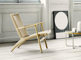 Fauteuil scandinave modèle CH 25 en chêne. Nouvelle édition. 