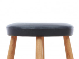 Tabouret de bar scandinave modèle  CH 56 hauteur 76 cm. Edition neuve. 