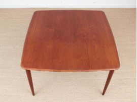 Mid-Century Modern danish extendable dining table in teak, 4/10 seats