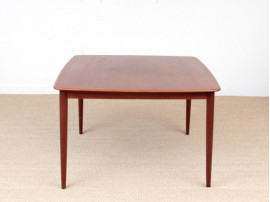 Mid-Century Modern danish extendable dining table in teak, 4/10 seats