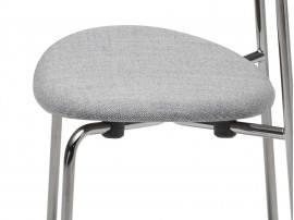 Chaise scandinave modèle CH 88P assise rembourrée. Edition neuve. 